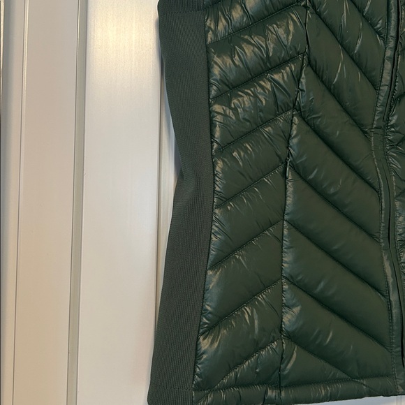 Calvin Klein vest - Picture 2 of 4